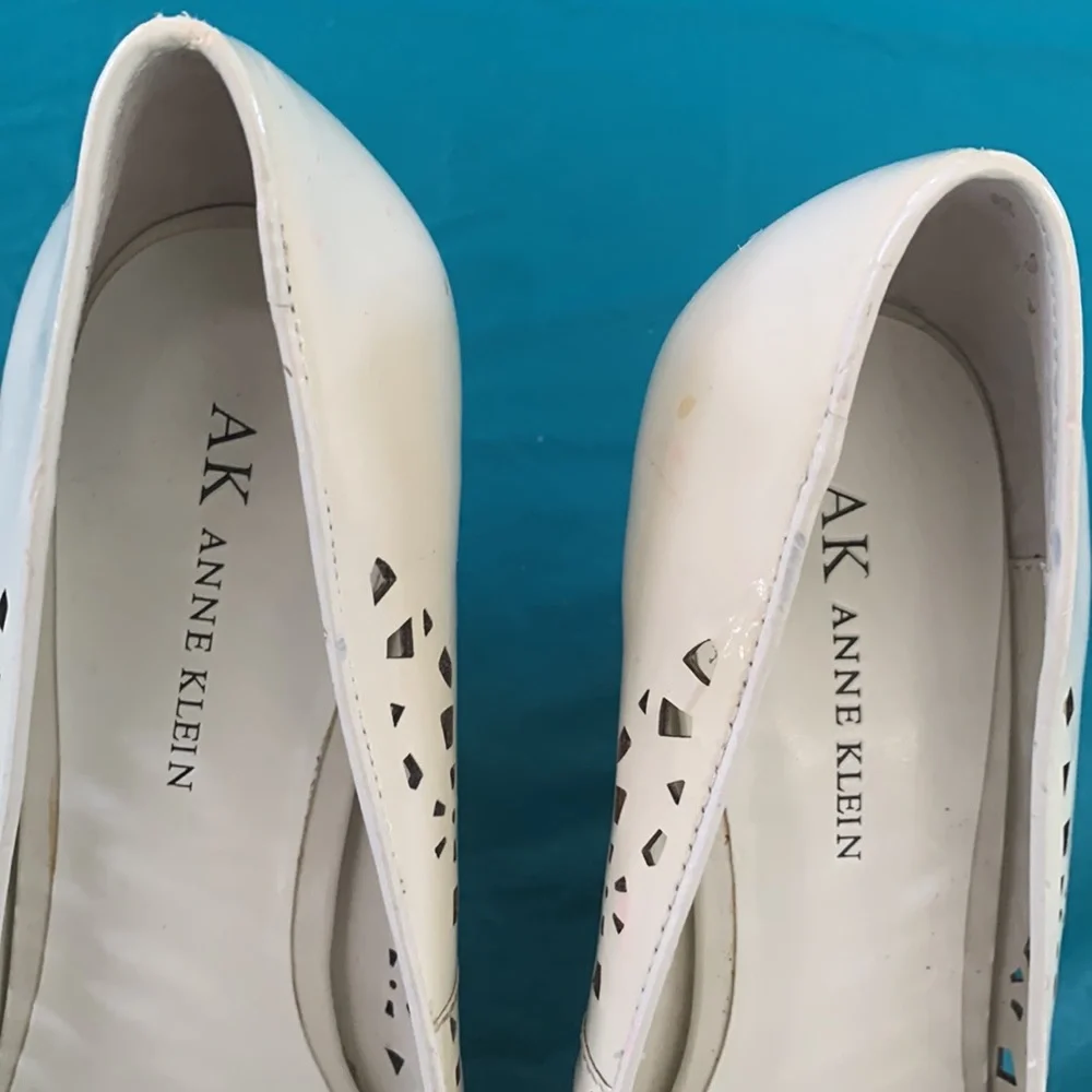 Anne Klein summer shoes. Feminine wedge style  in cream/off white. Size 7..5.